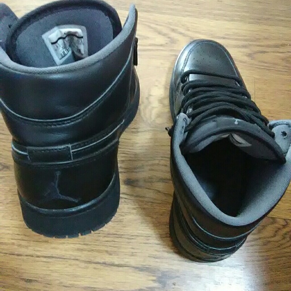 Black/Grey Nike Air Jordan 1 Mid Top - Picture 2 of 5
